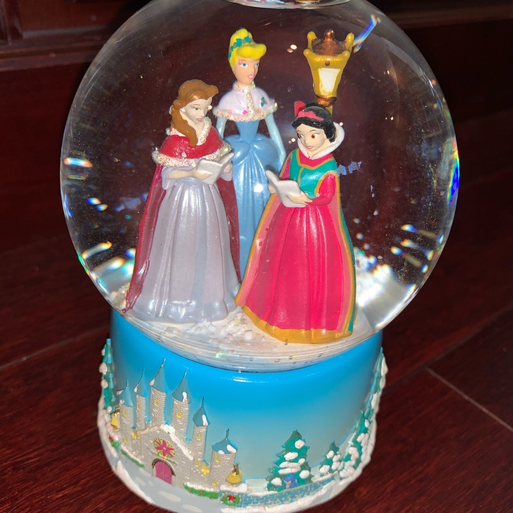 Disney Princess Christmas Snow globe